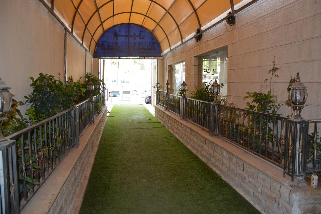Teeba Palace Hotel Suites Amman Buitenkant foto