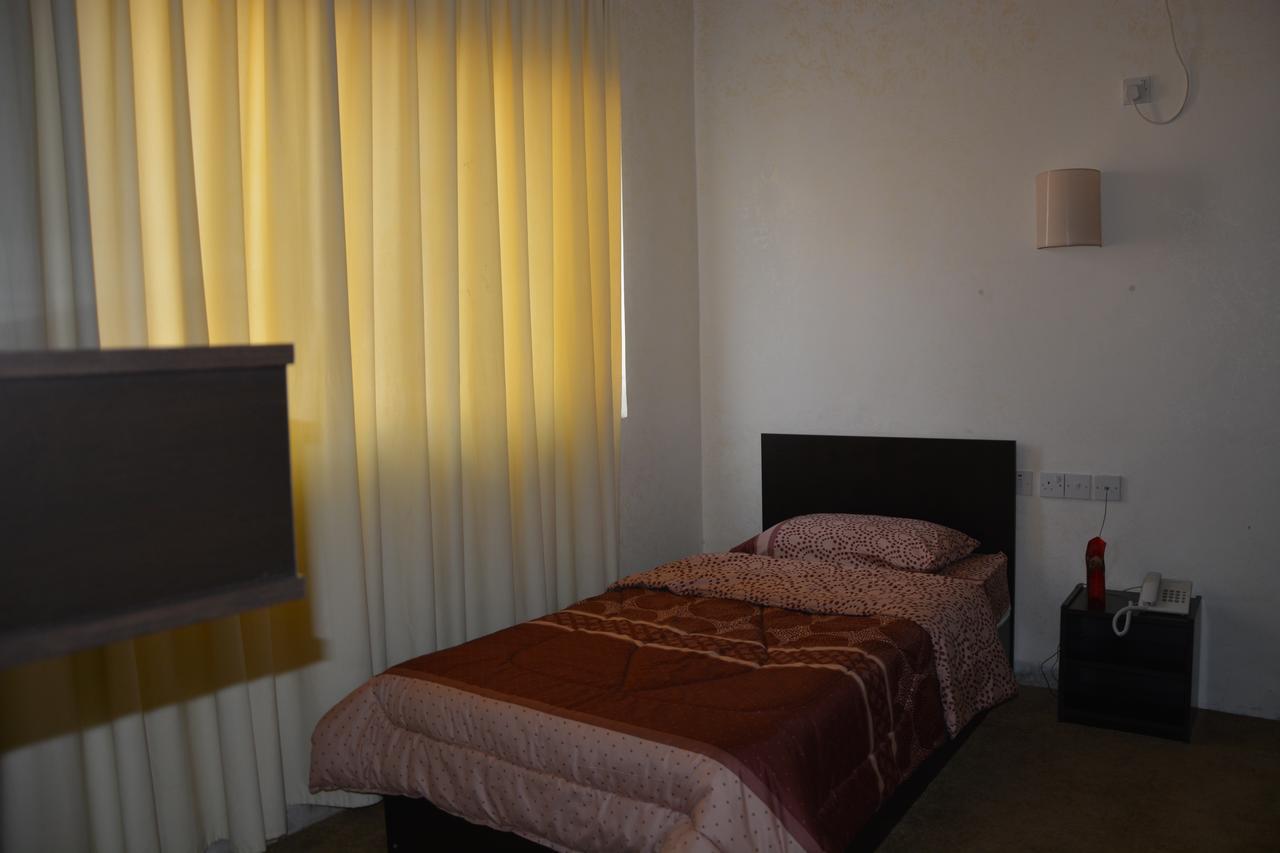 Teeba Palace Hotel Suites Amman Buitenkant foto